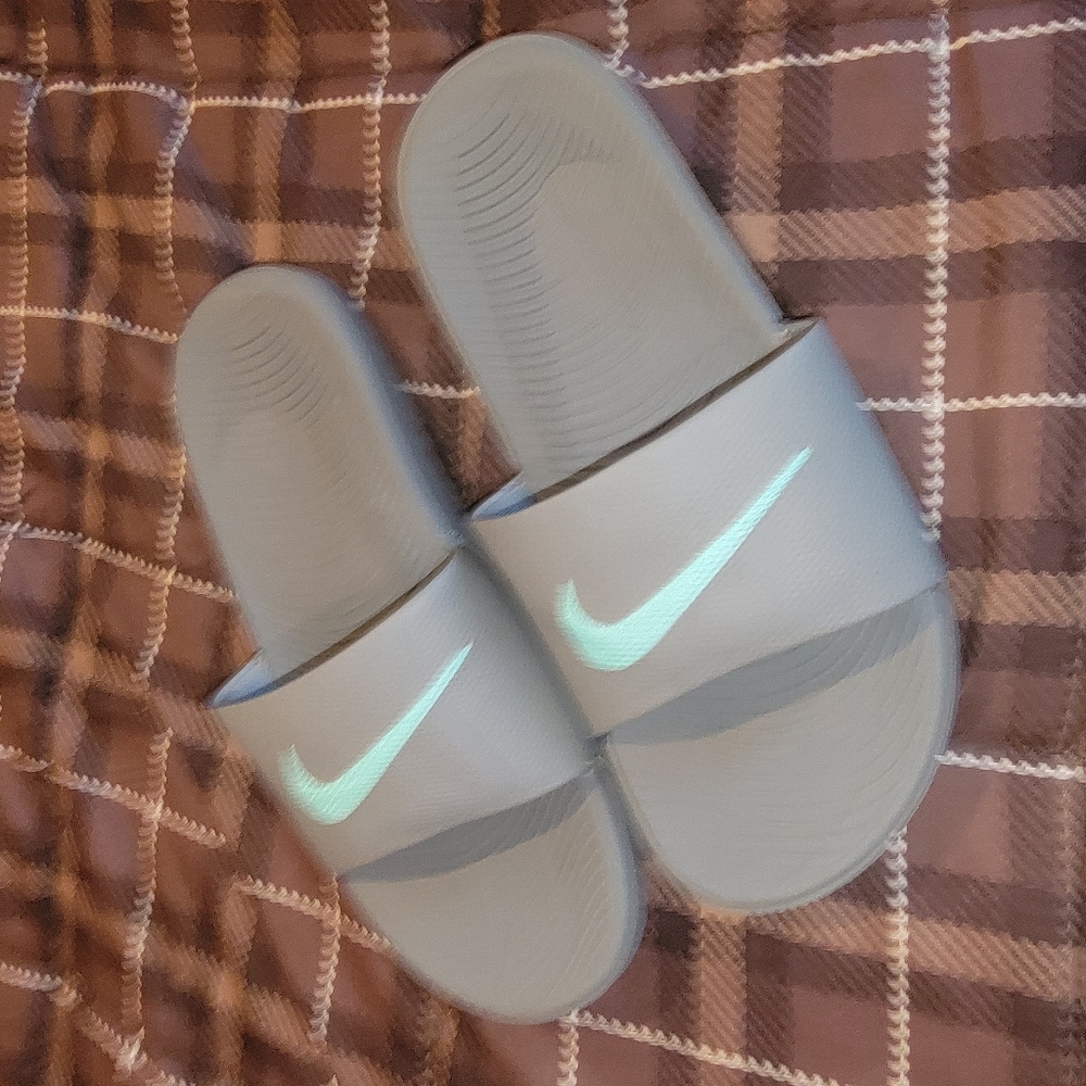 Nike slides